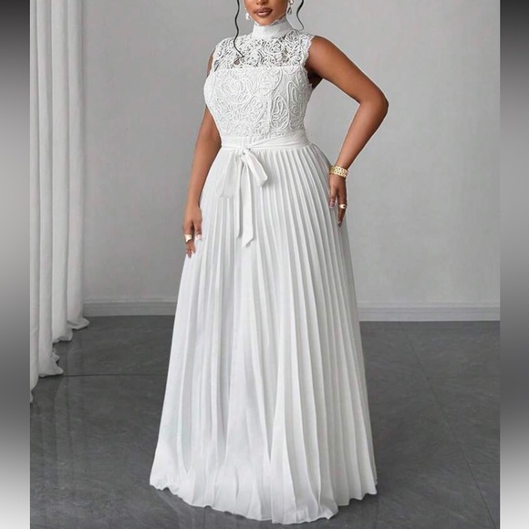 Elegant White Lace Evening Gown - Picture 5 of 7